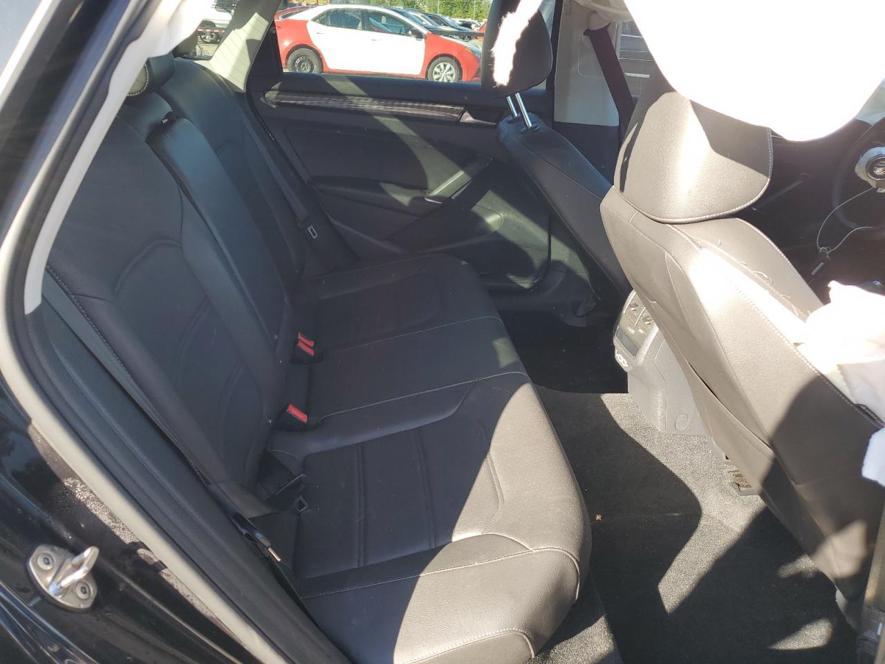 1VWMA7A32LC014532 2020 Volkswagen Passat R-Line