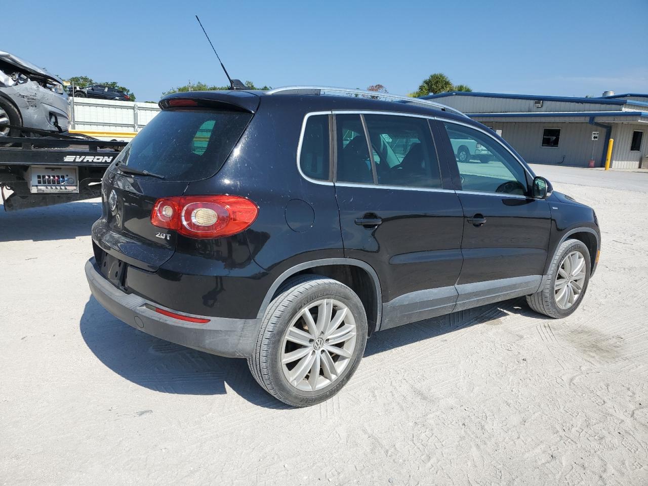 WVGAV7AX7AW515565 2010 Volkswagen Tiguan S