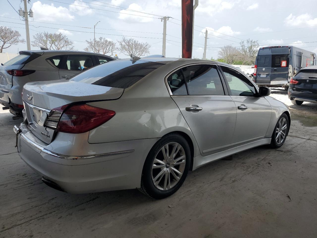 KMHGC4DD2DU257729 2013 Hyundai Genesis 3.8L