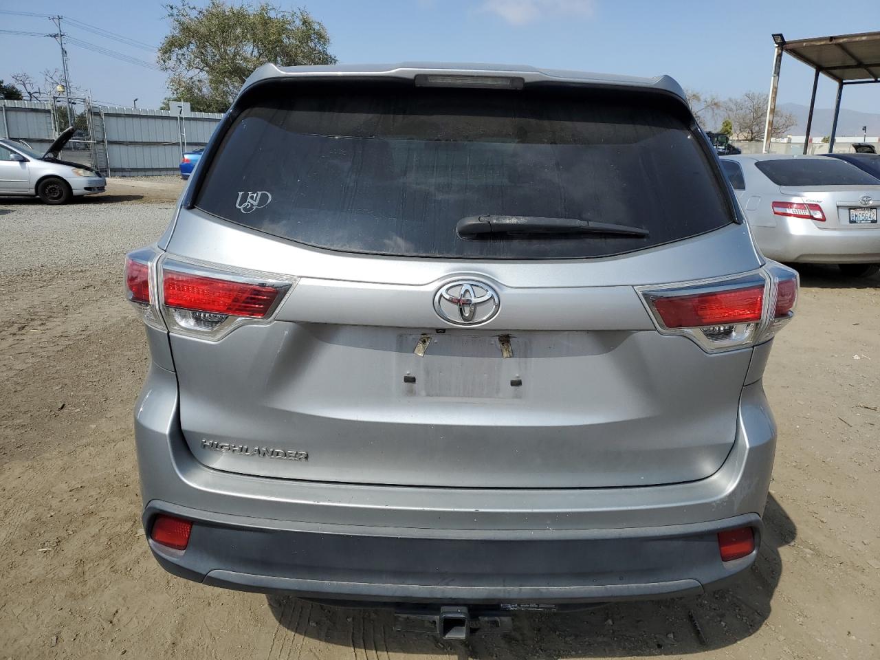 5TDZKRFH5GS121889 2016 Toyota Highlander Le