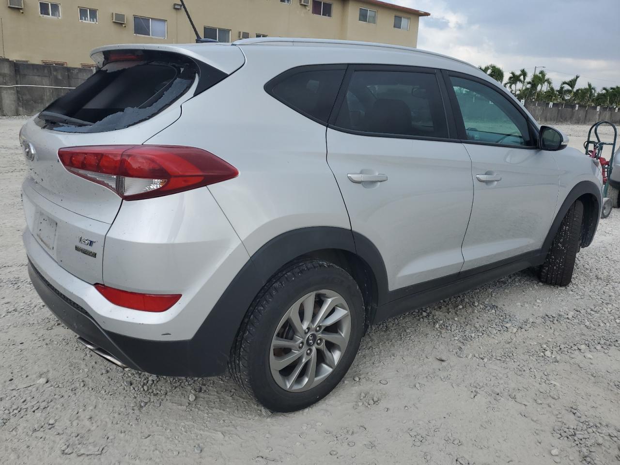 KM8J33A23GU162880 2016 Hyundai Tucson Limited