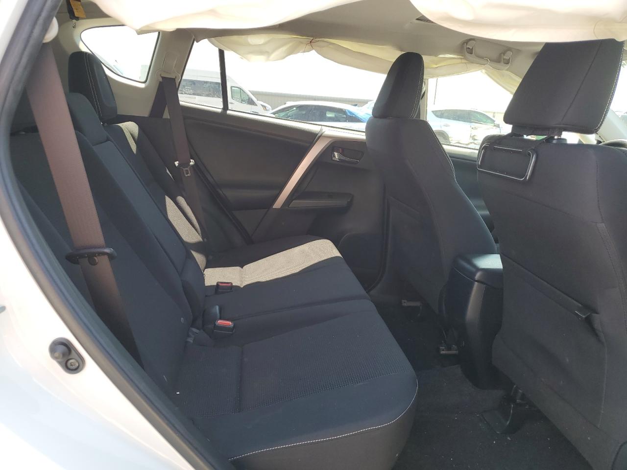 JTMRFREV1HJ132365 2017 Toyota Rav4 Xle