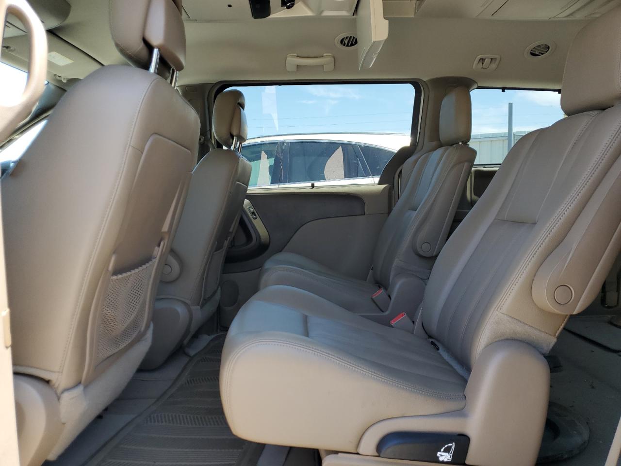 2C4RC1BGXGR261909 2016 Chrysler Town & Country Touring