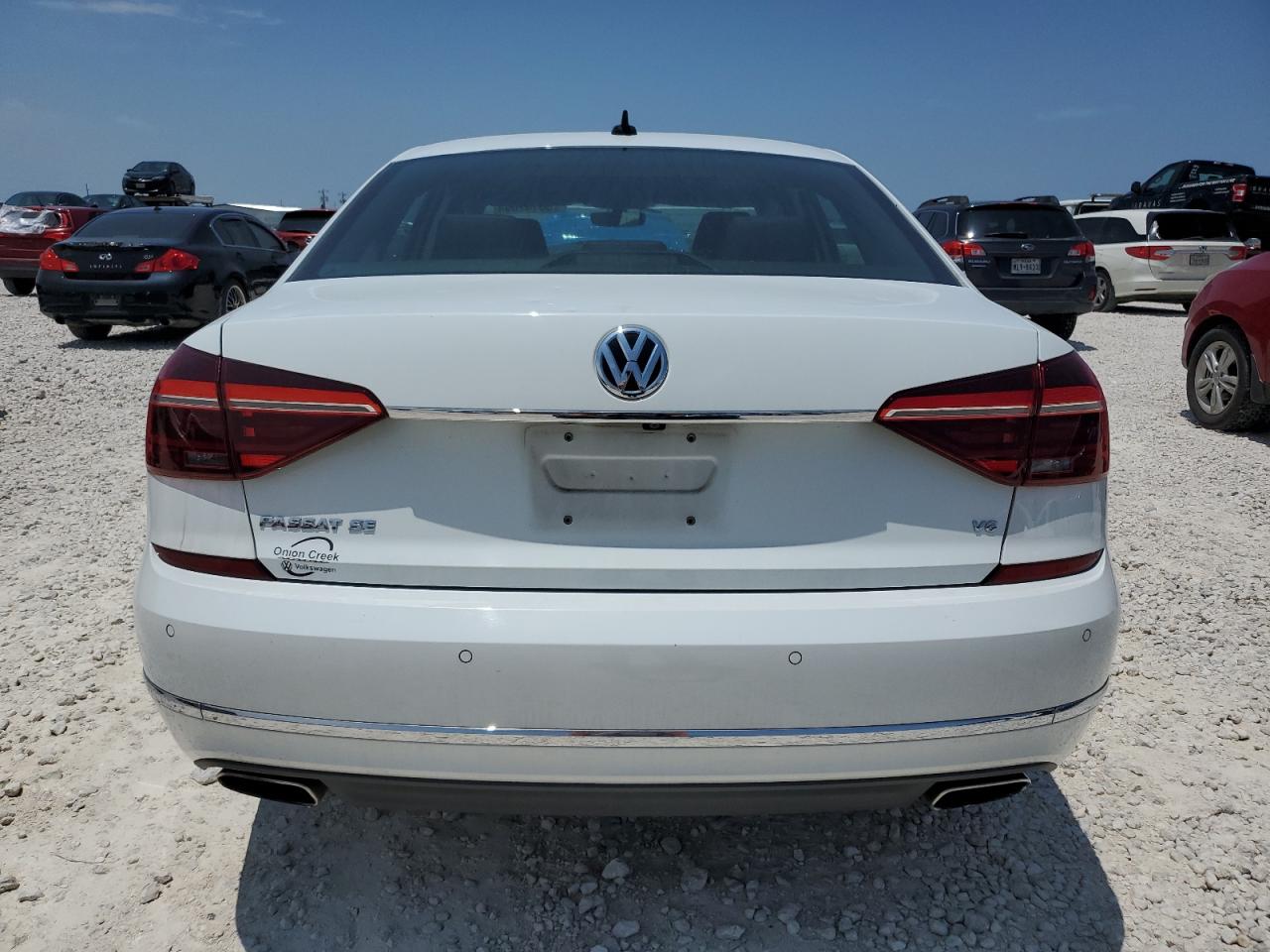 1VWHM7A31HC047957 2017 Volkswagen Passat Se