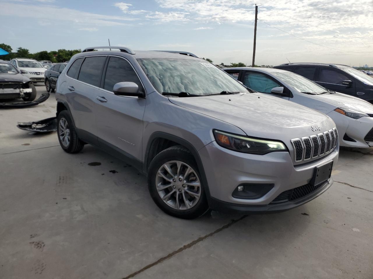 1C4PJLLNXKD215899 2019 Jeep Cherokee Latitude Plus