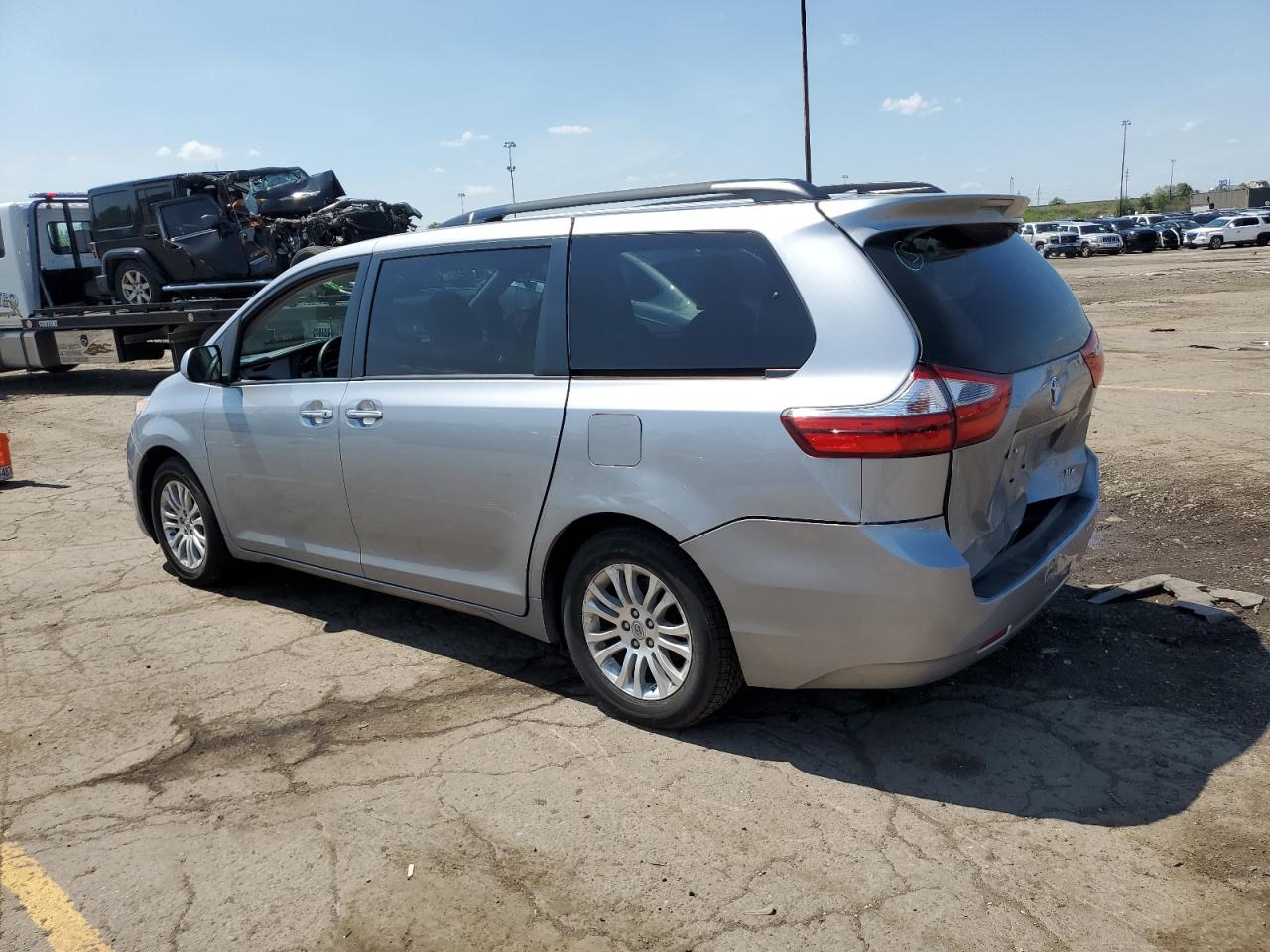 5TDYZ3DC0HS823681 2017 Toyota Sienna Xle