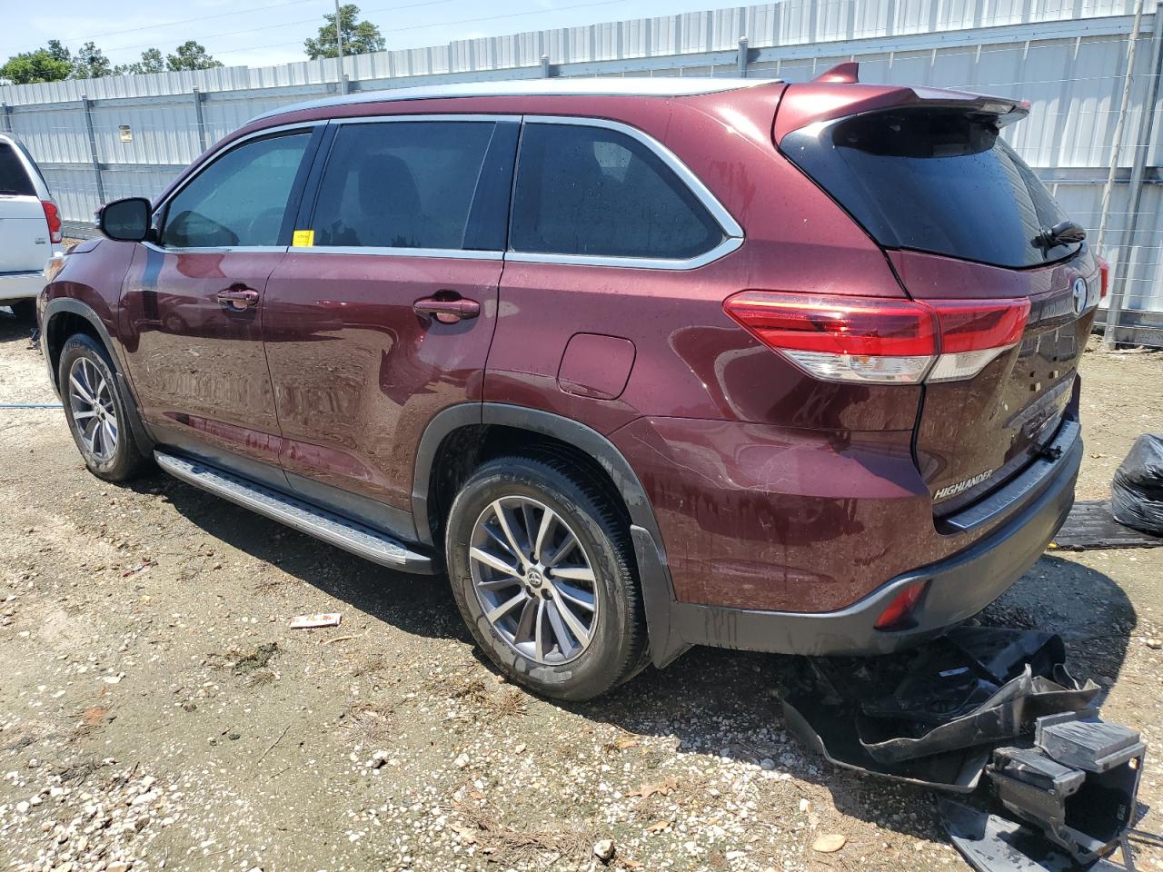 5TDKZRFH5KS359828 2019 Toyota Highlander Se