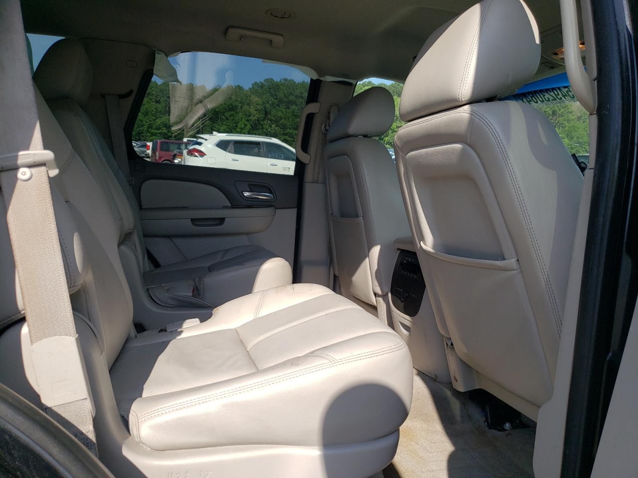 1GNSCBE00BR354949 2011 Chevrolet Tahoe C1500 Lt