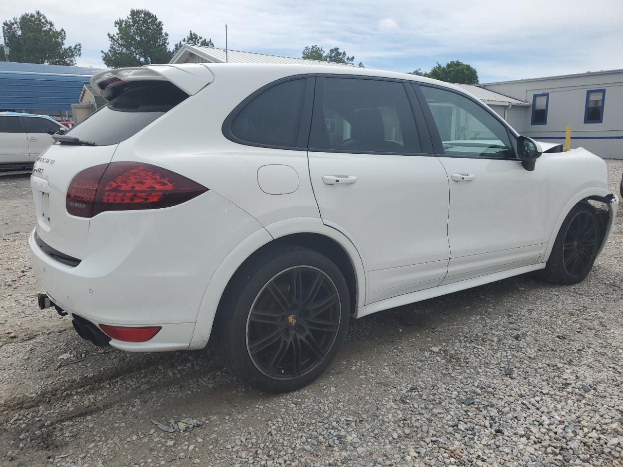 2014 Porsche Cayenne Gts vin: WP1AD2A2XELA74177