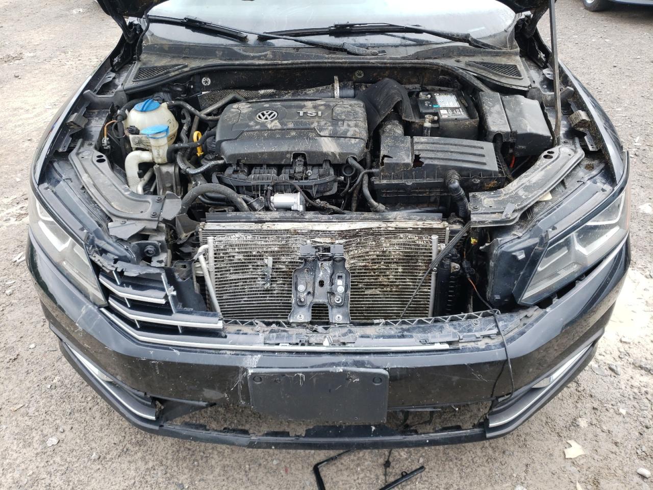 1VWAT7A38HC010103 2017 Volkswagen Passat S