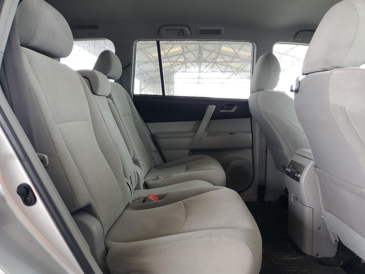 5TDZK3EH8CS065519 2012 Toyota Highlander Base