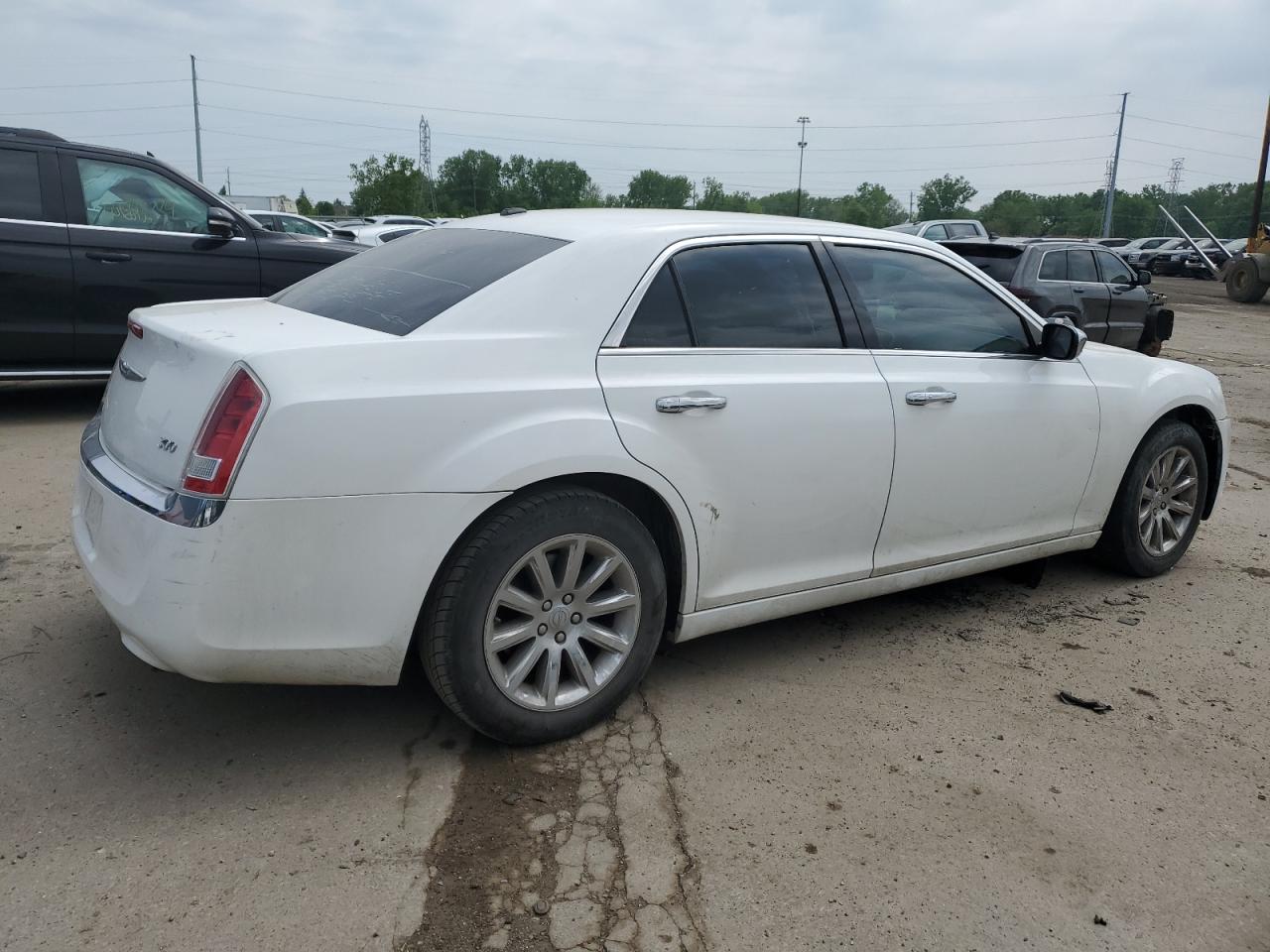 2C3CA5CG4BH580131 2011 Chrysler 300 Limited