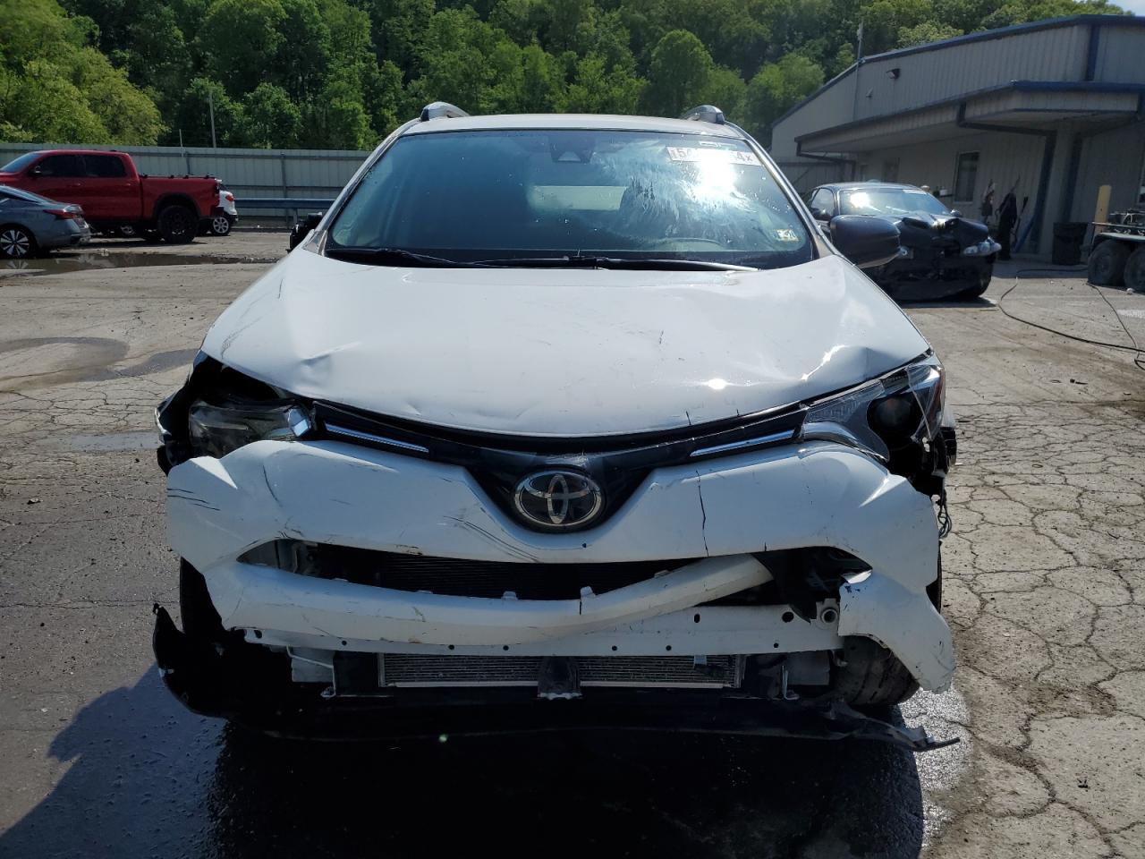 JTMBFREV8HJ146765 2017 Toyota Rav4 Le