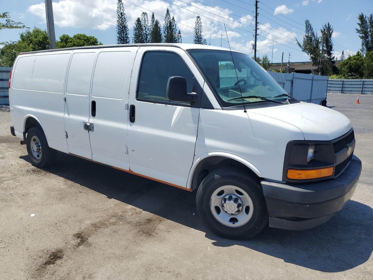 1GCWGBFF2H1342360 2017 Chevrolet Express G2500