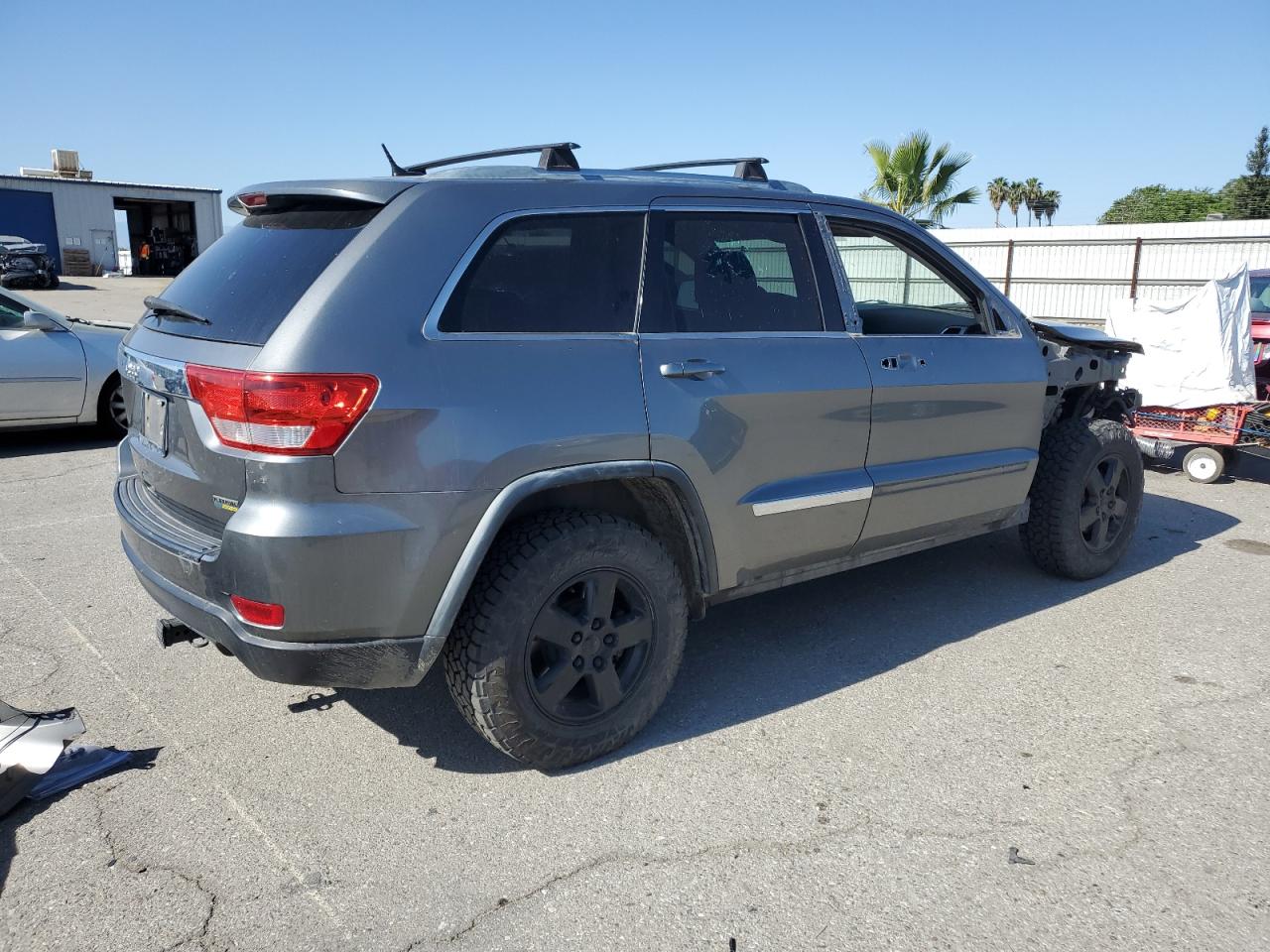 1J4RR4GG9BC700330 2011 Jeep Grand Cherokee Laredo