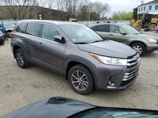 VIN 5TDJZRFH7KS701713 2019 Toyota Highlander, SE no.4