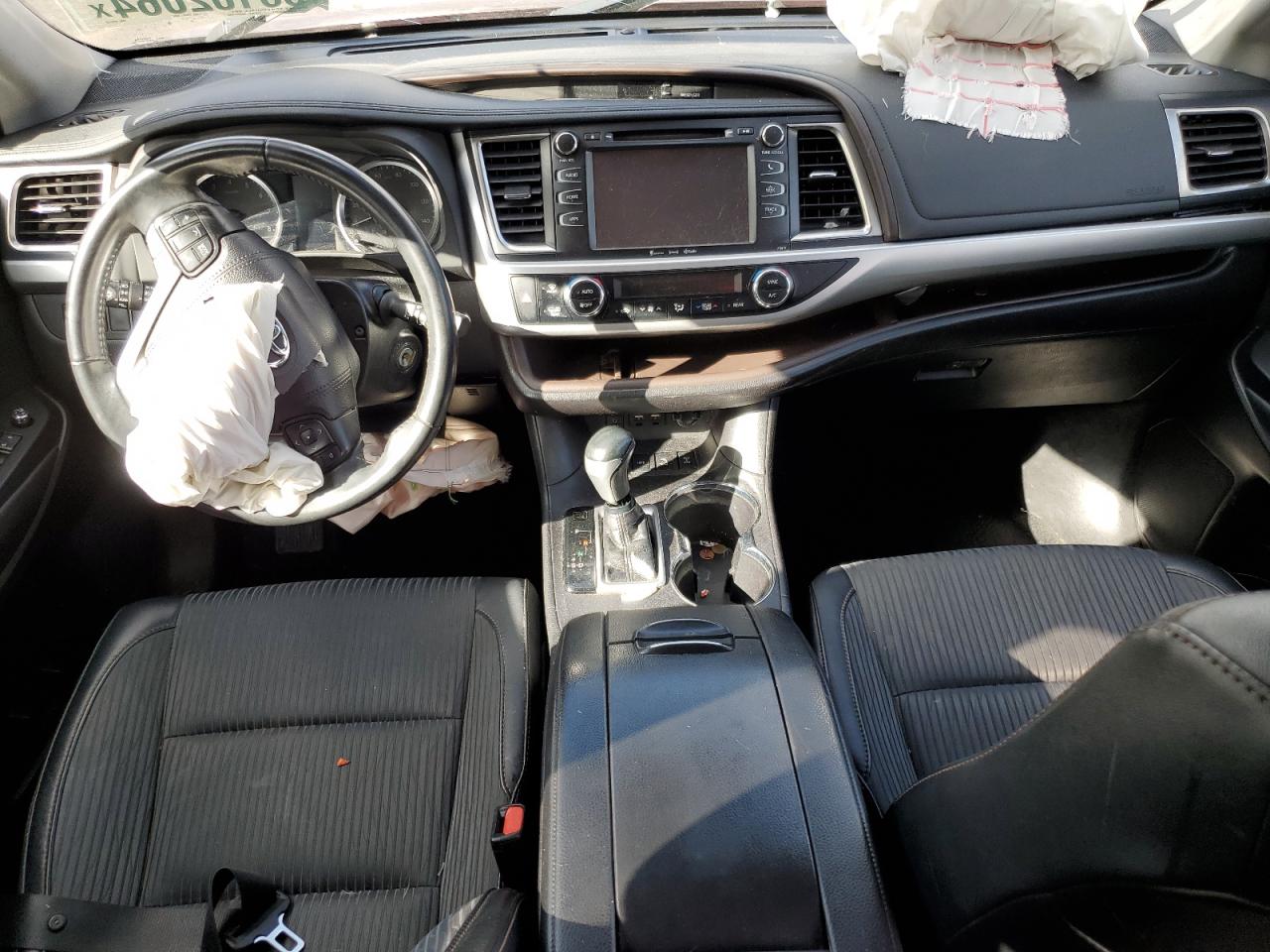 5TDBZRFH6KS979720 2019 Toyota Highlander Le