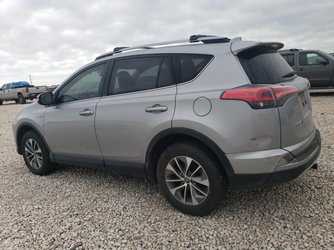 2018 Toyota Rav4 Hv Le vin: JTMRJREV7JD196753