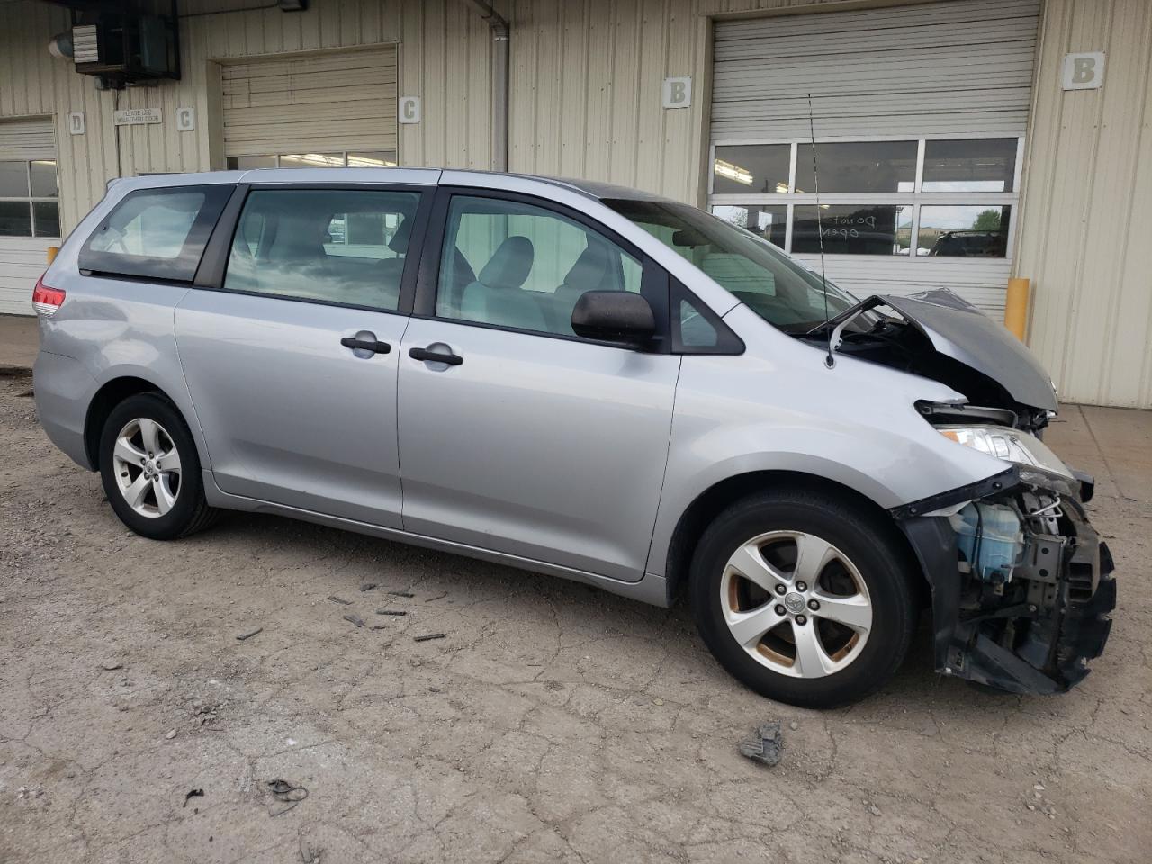 5TDZK3DC2DS397561 2013 Toyota Sienna