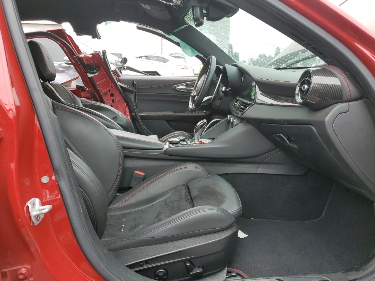 ZARFAEAV8H7555656 2017 Alfa Romeo Giulia Quadrifoglio