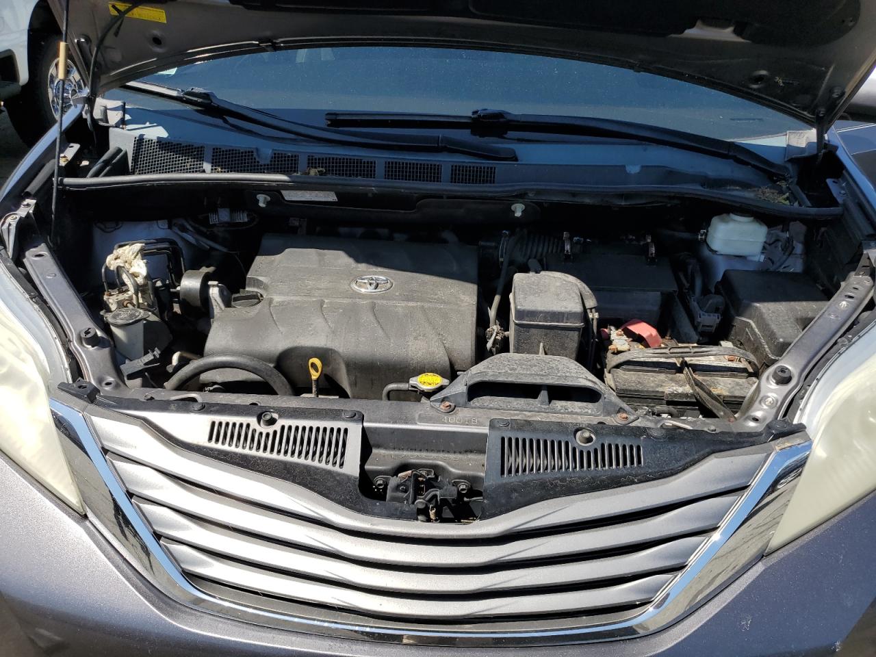 5TDYK3DC1BS109182 2011 Toyota Sienna Xle