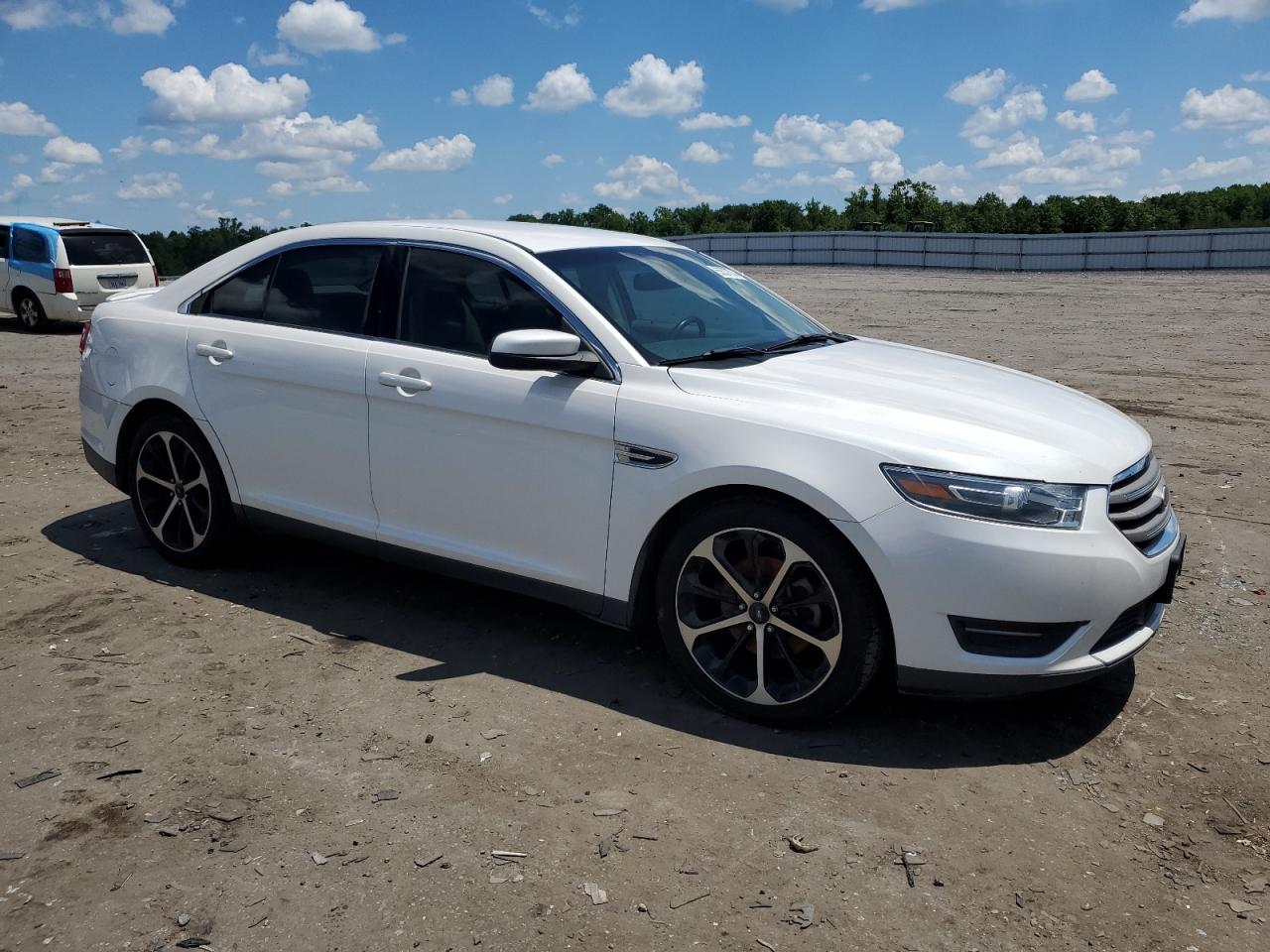 2015 Ford Taurus Sel vin: 1FAHP2E81FG208595