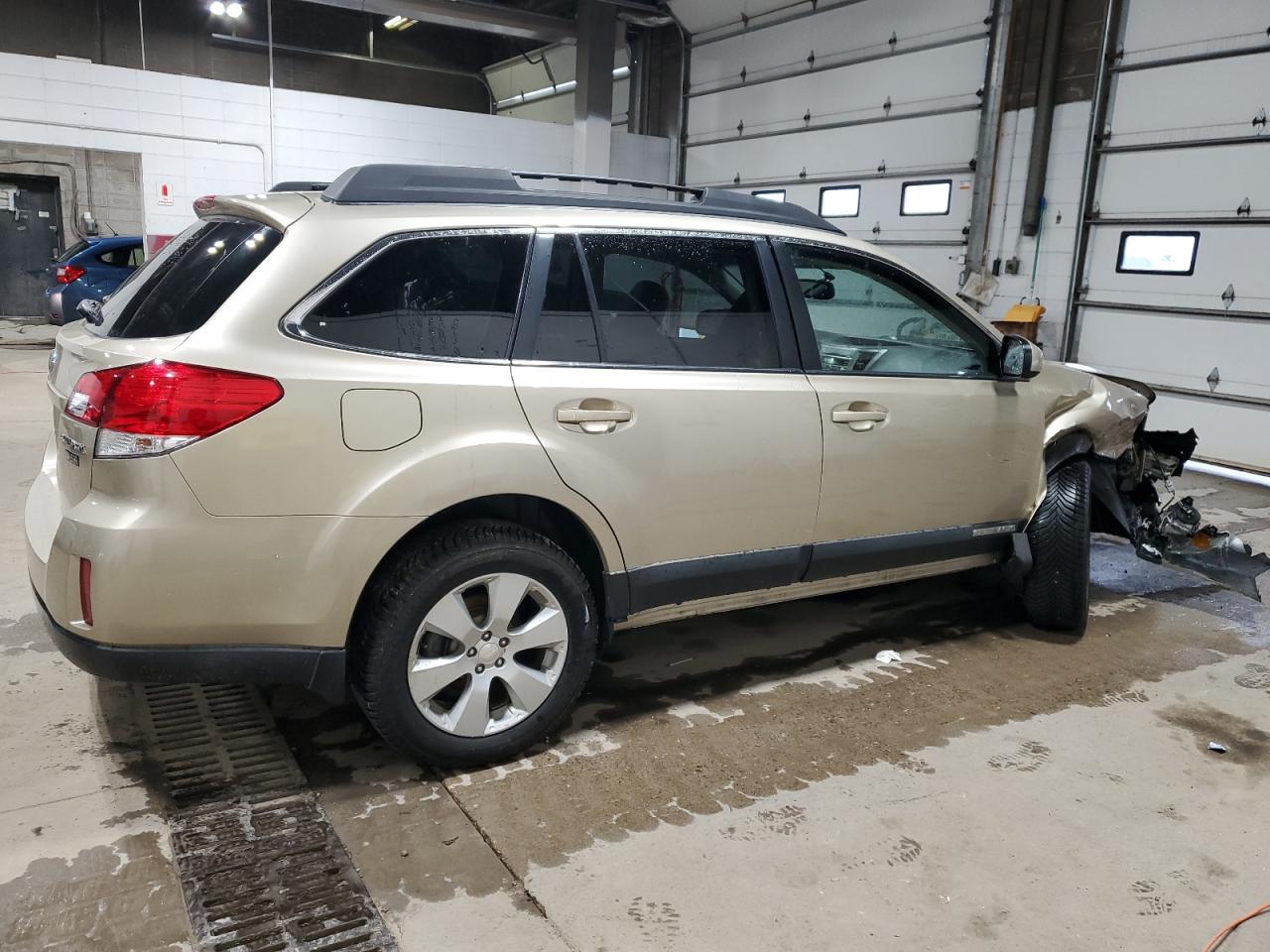 4S4BRCGC4A3379189 2010 Subaru Outback 2.5I Premium