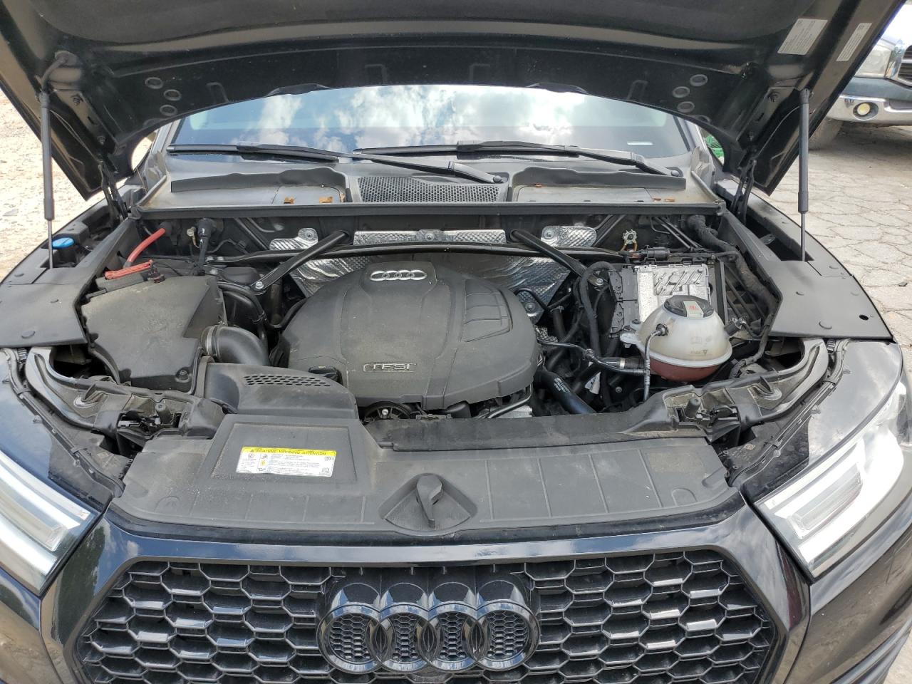 WA1ANAFY4J2102197 2018 Audi Q5 Premium