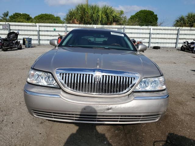 2003 Lincoln Town Car Signature VIN: 1LNHM82W43Y633335 Lot: 53996684