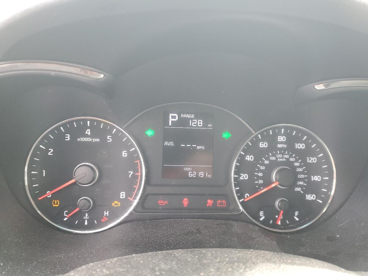 3KPFK4A7XHE156556 2017 Kia Forte Lx