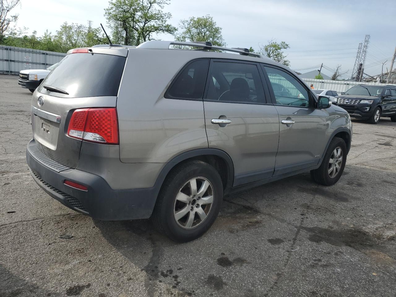 2012 Kia Sorento Base vin: 5XYKTCA66CG301780