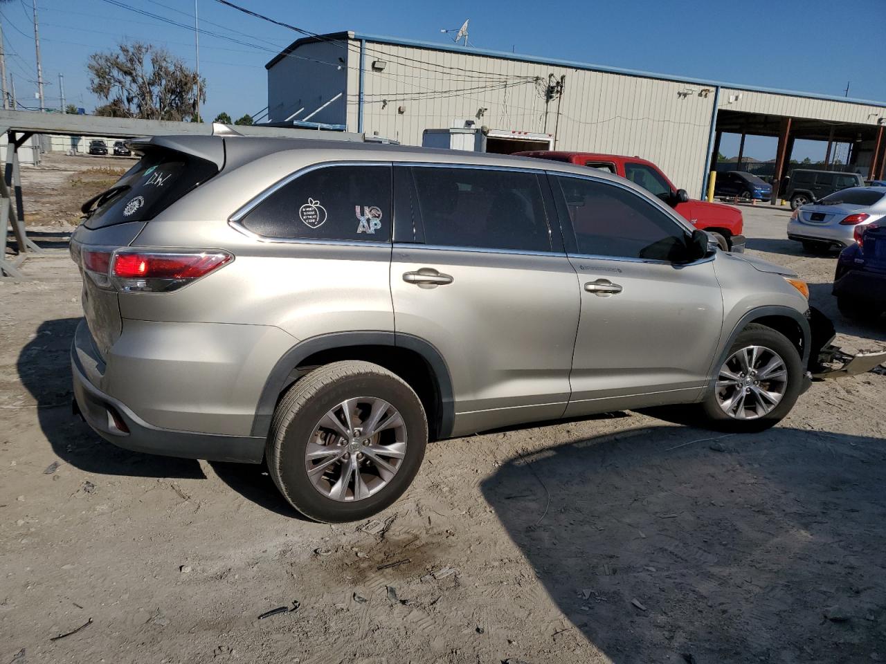 5TDZKRFH6FS086908 2015 Toyota Highlander Le