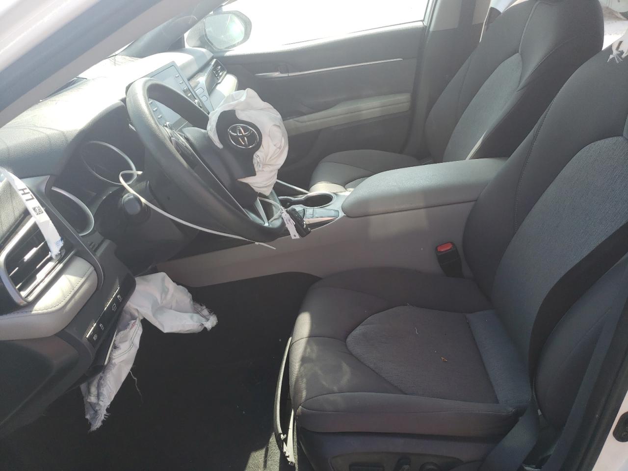 4T1C11AK6NU641195 2022 Toyota Camry Le