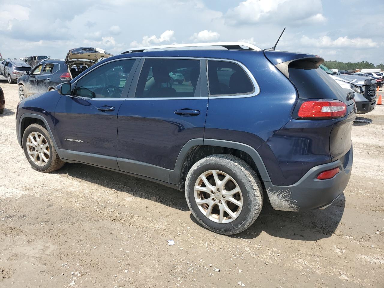 2015 Jeep Cherokee Latitude vin: 1C4PJLCS7FW658091