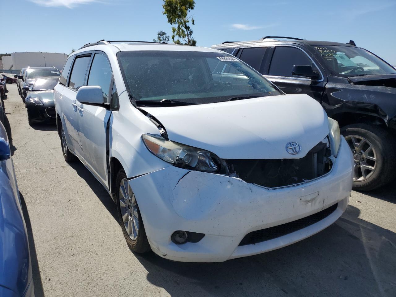 5TDDK3DC1BS021473 2011 Toyota Sienna Xle