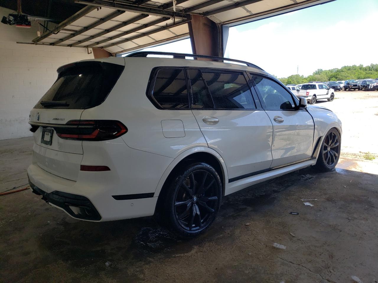 2024 BMW X7 xDrive40I vin: 5UX23EM03R9S15581