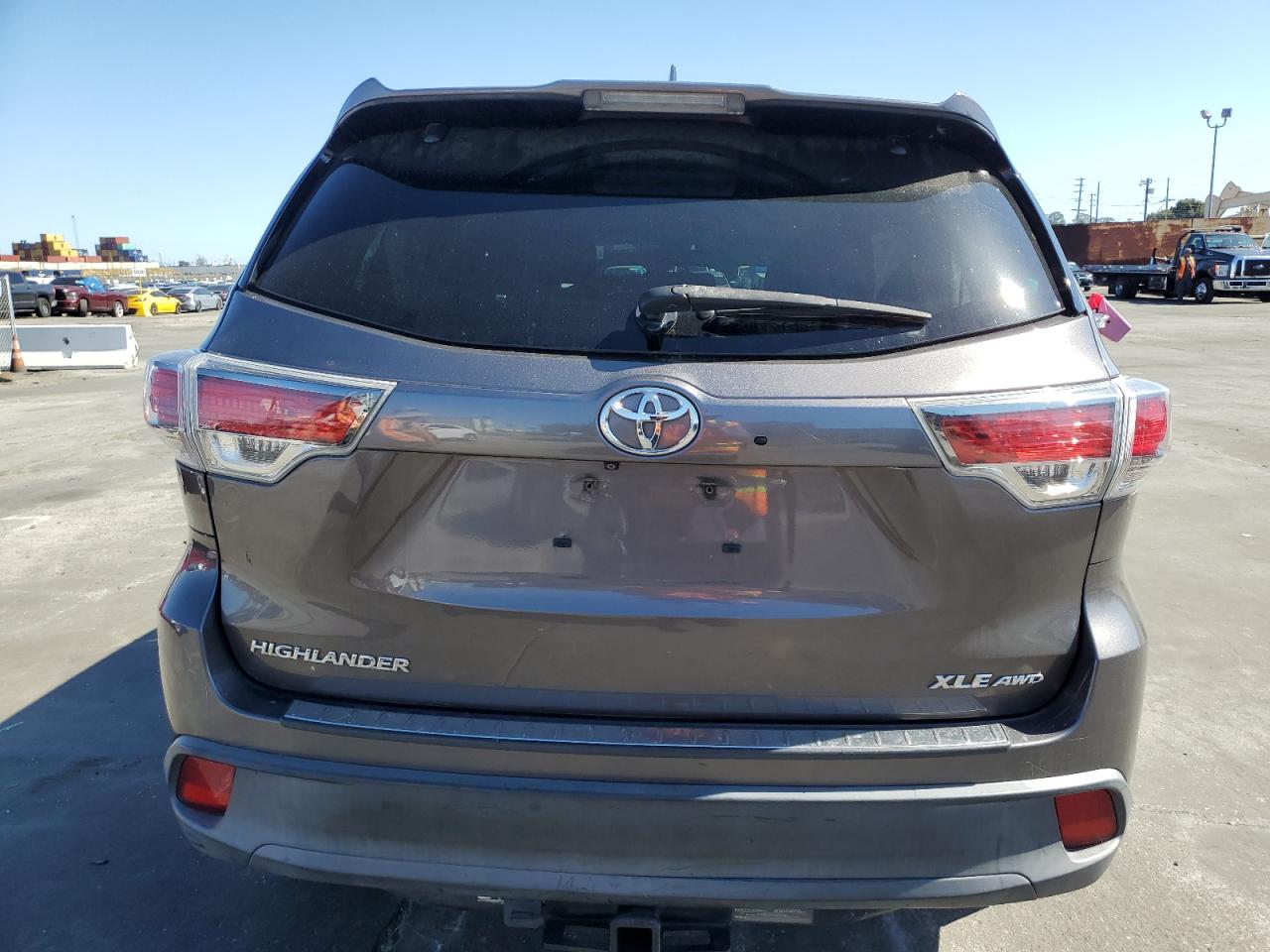 5TDJKRFHXFS104078 2015 Toyota Highlander Xle