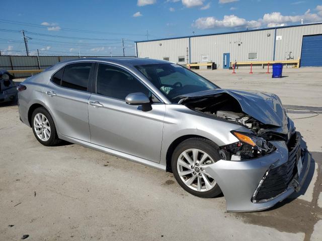 VIN 4T1C11AK9NU688916 2022 Toyota Camry, LE no.4