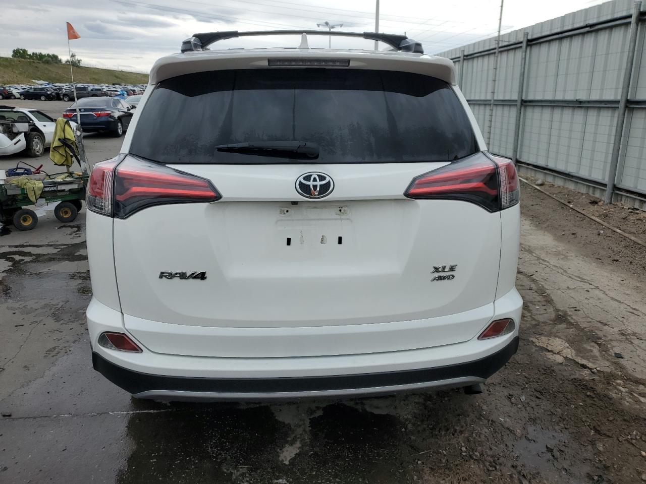 JTMRFREVXHJ711726 2017 Toyota Rav4 Xle
