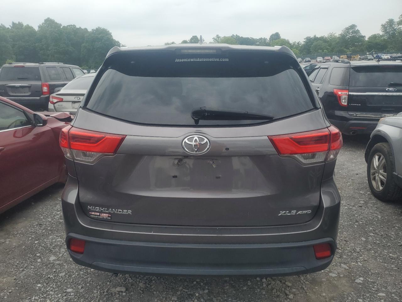 5TDJZRFH9KS577234 2019 Toyota Highlander Se