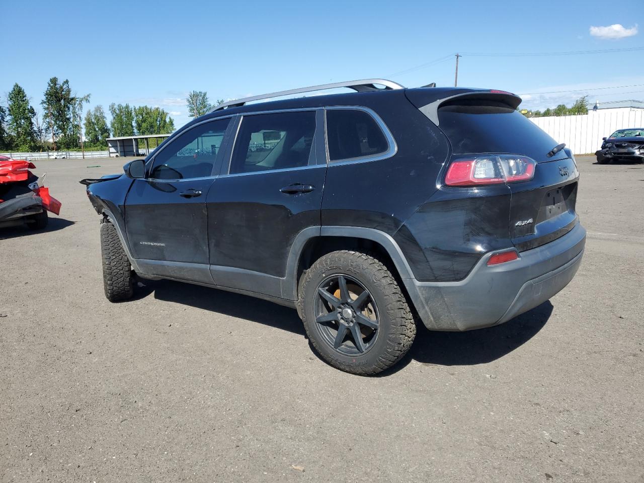 1C4PJMCB2KD232417 2019 Jeep Cherokee Latitude