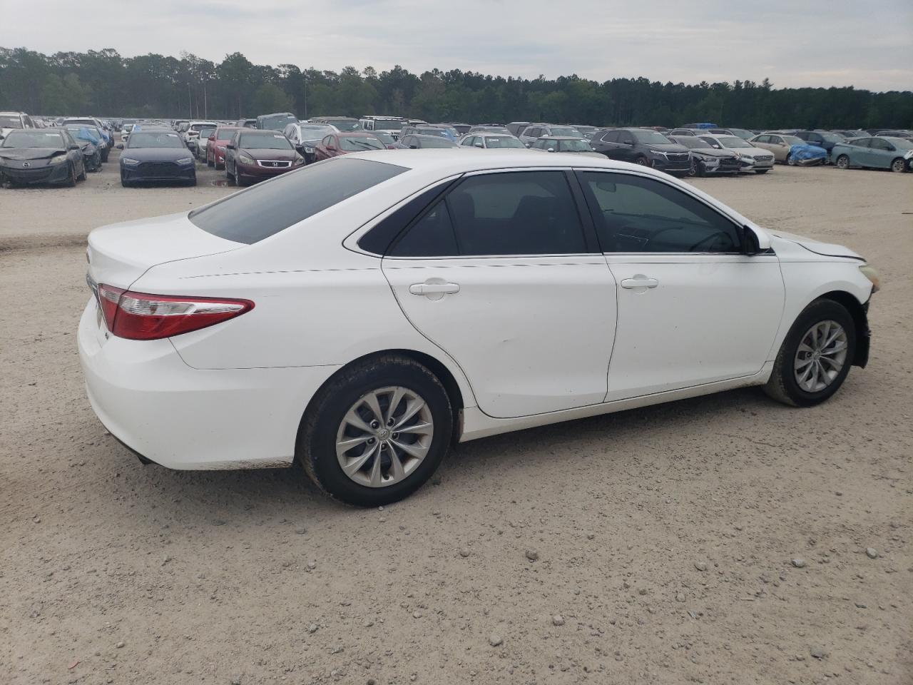 2016 Toyota Camry Le vin: 4T1BF1FKXGU156406