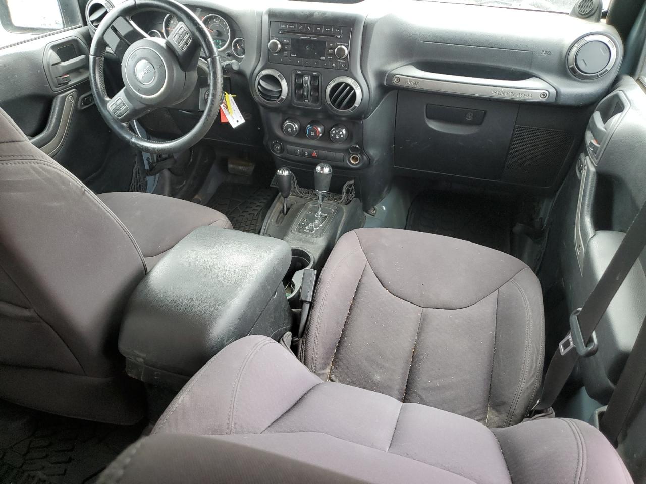 1C4HJWDG2EL106210 2014 Jeep Wrangler Unlimited Sport