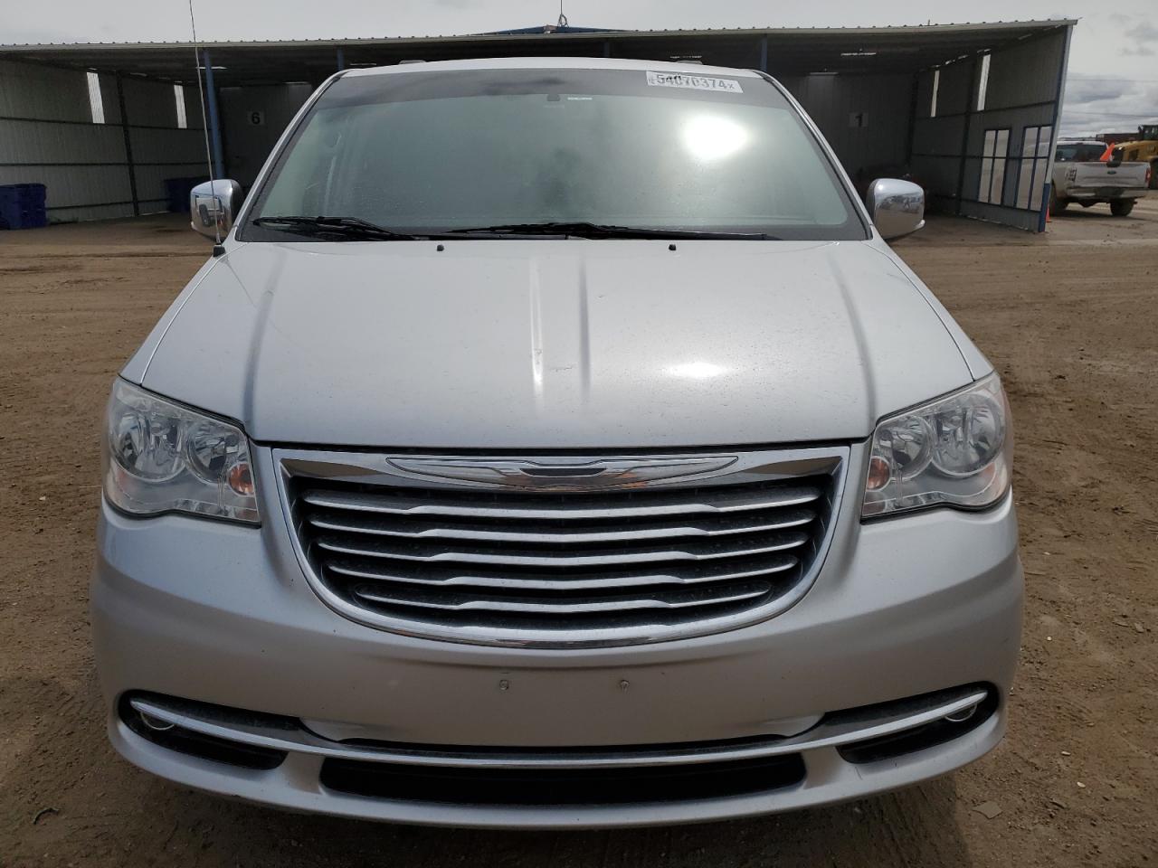 2A4RR8DG5BR635933 2011 Chrysler Town & Country Touring L