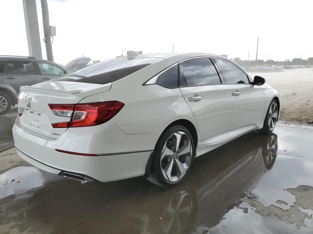 1HGCV2F92JA015015 2018 Honda Accord Touring