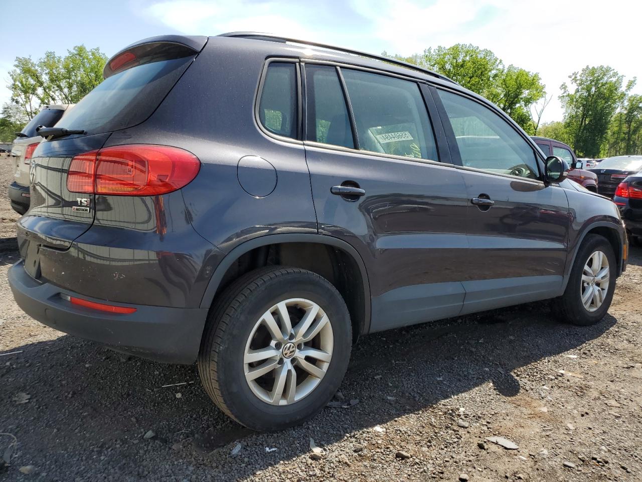 2016 Volkswagen Tiguan S vin: WVGBV7AXXGW564854