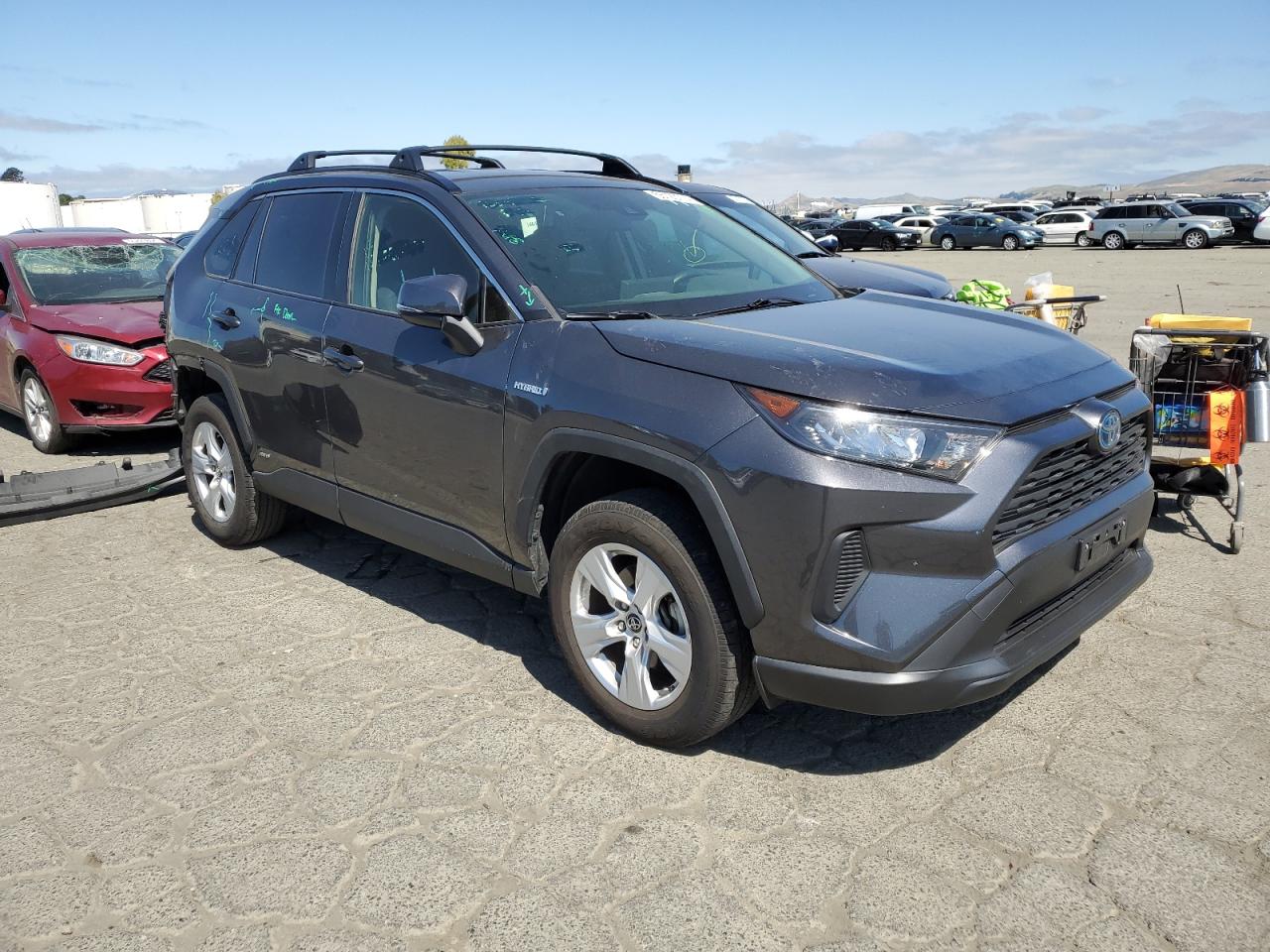 JTMMWRFV8KD030446 2019 Toyota Rav4 Le