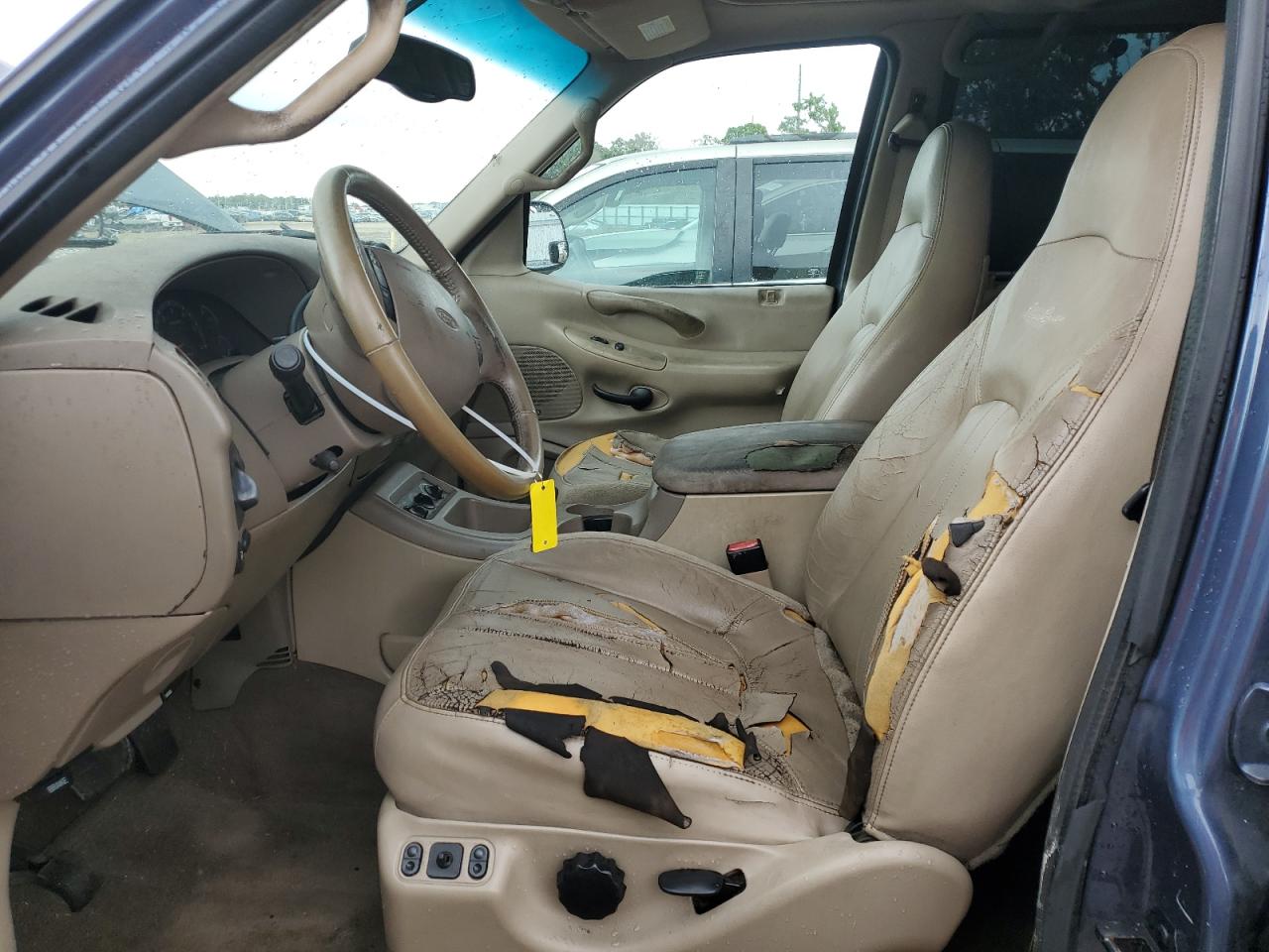 1FMRU17L82LA78251 2002 Ford Expedition Eddie Bauer