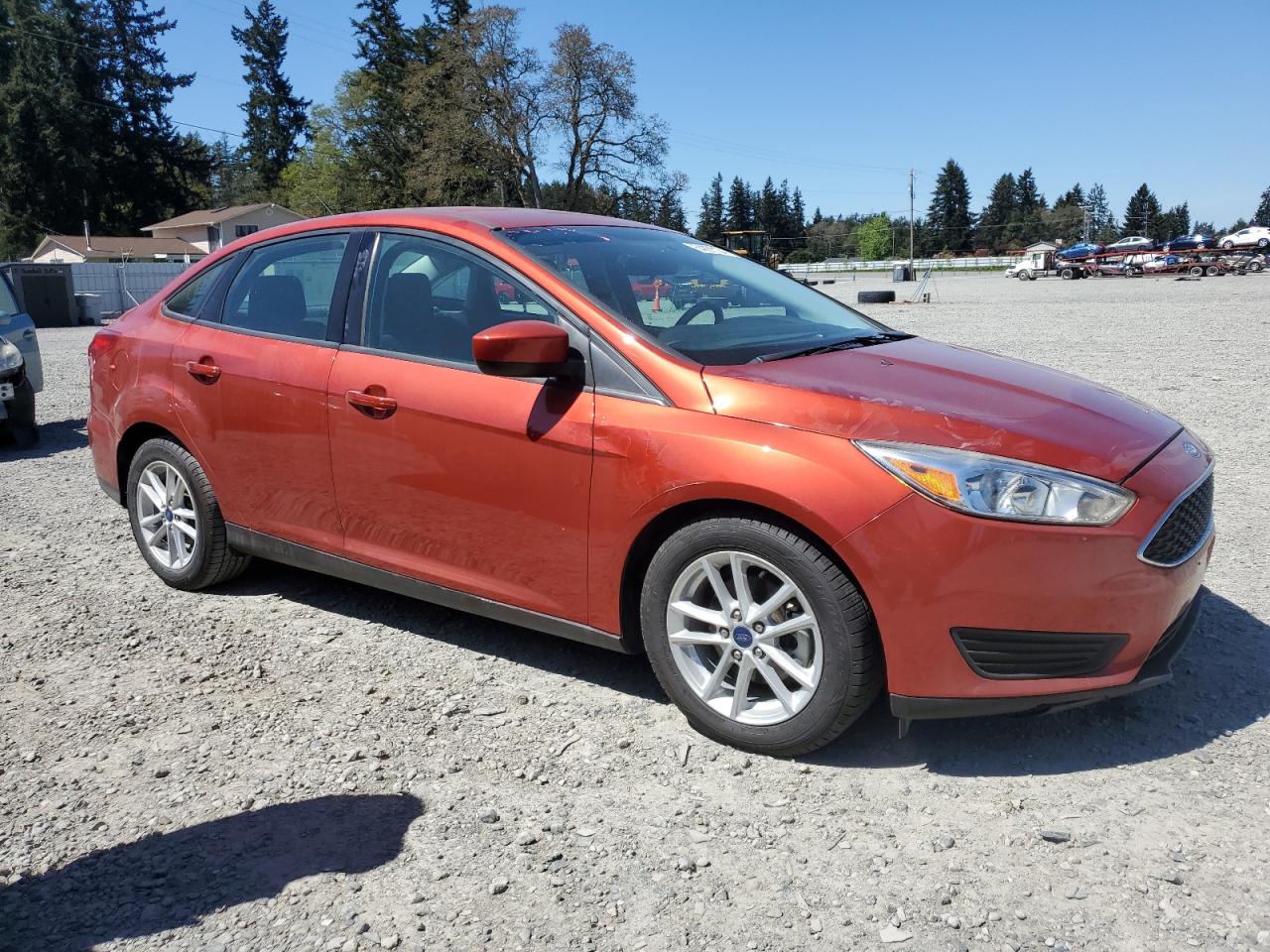 2018 Ford Focus Se vin: 1FADP3FE9JL293484