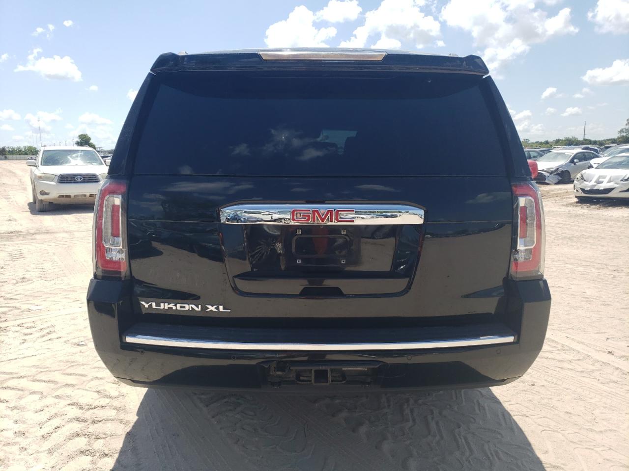 2016 GMC Yukon Xl Denali vin: 1GKS1HKJ0GR112284